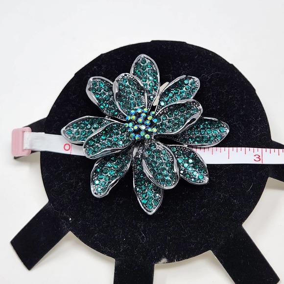 Natasha Flower Green Crystal Gunmetal Gray Silver Large Brooch Statement 3D New - Picture 4 of 4